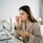 آموزش تصویری چسب زدن به دماغ در خانه