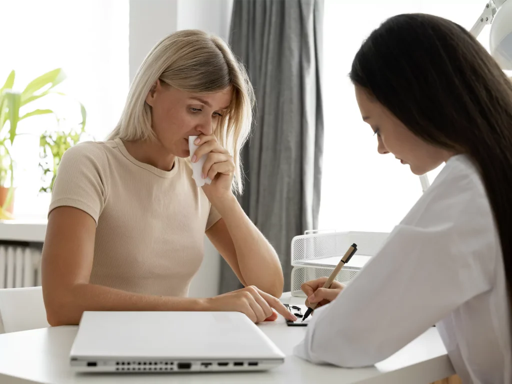 مشاوره با پزشک جراح برای ترمیم جراحی پلاستیک لب شکری در بزرگسالی